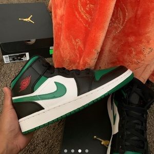 jordan 1 mid pine green toe